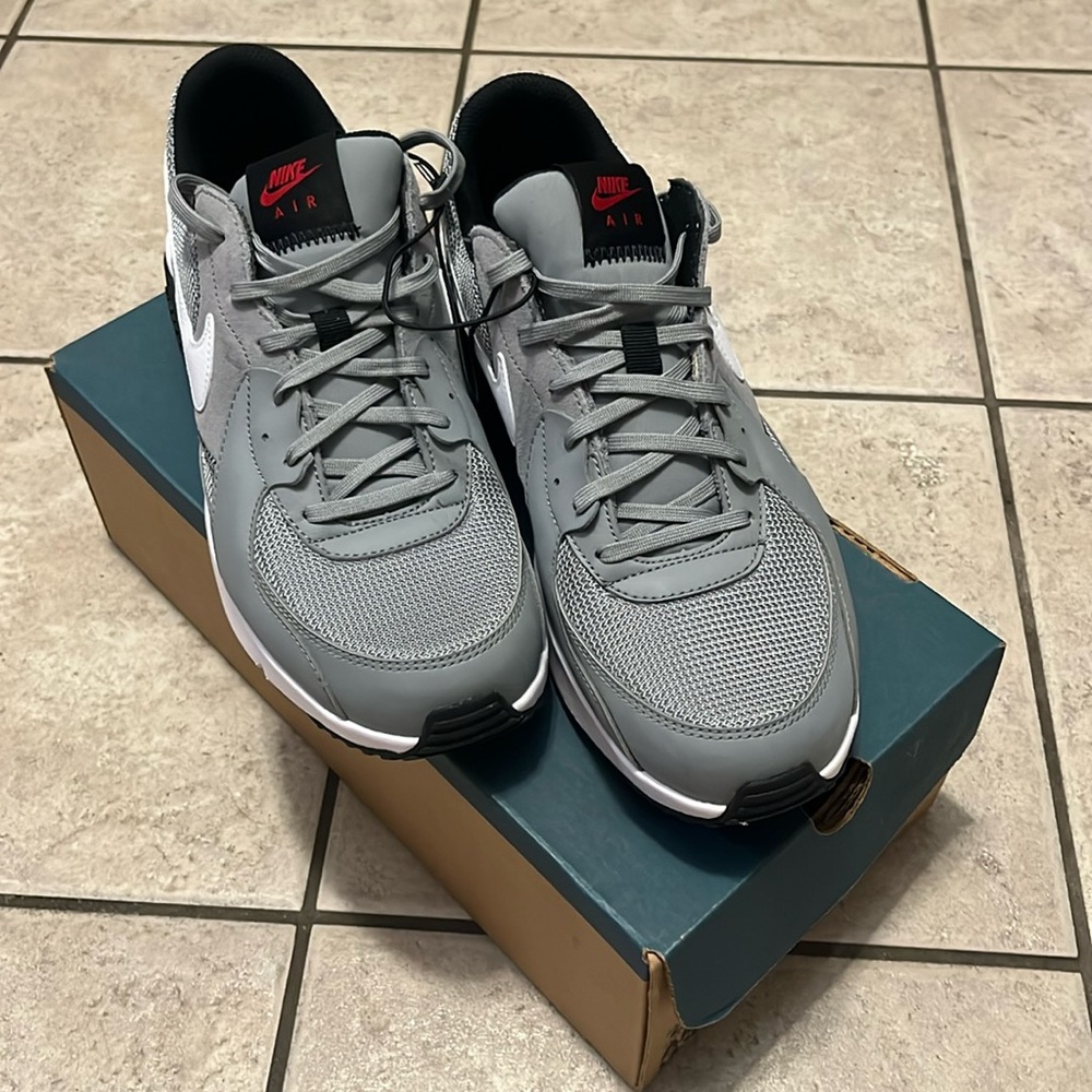 Nike Men’s AirMax Excee Shoes Size 10
